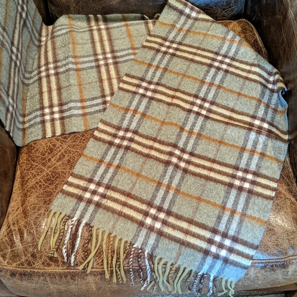 Burberry Green/Brown 100% Cashmere Scarf - Picture 4 of 4
